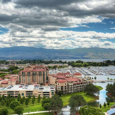 Sunset Waterfront Resort By Kelownacondorentals Bagian luar foto