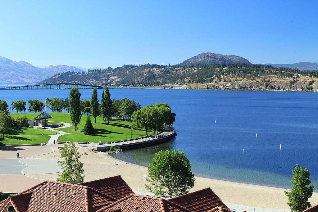 Sunset Waterfront Resort By Kelownacondorentals Bagian luar foto