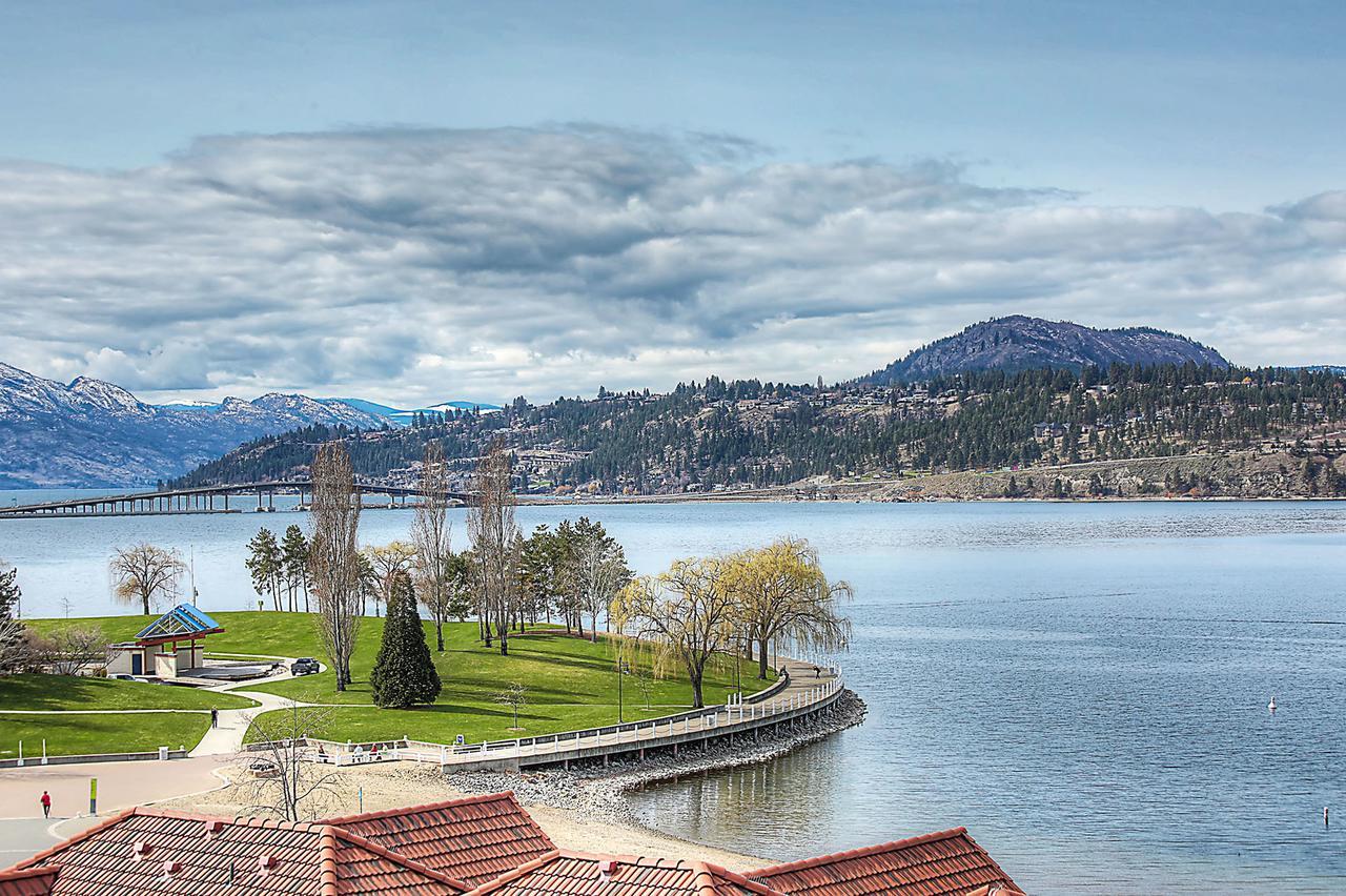 Sunset Waterfront Resort By Kelownacondorentals Bagian luar foto