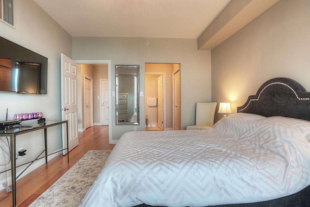 Sunset Waterfront Resort By Kelownacondorentals Bagian luar foto