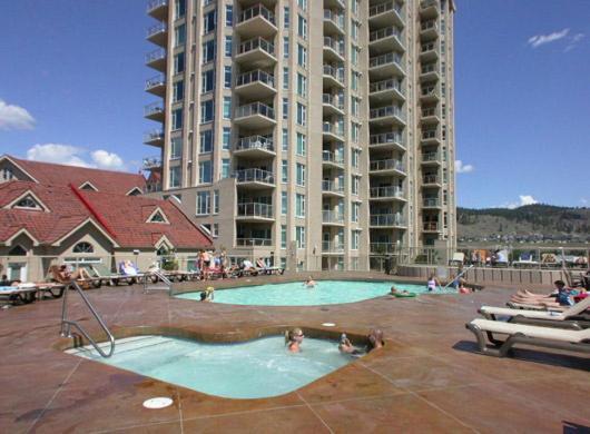 Sunset Waterfront Resort By Kelownacondorentals Bagian luar foto